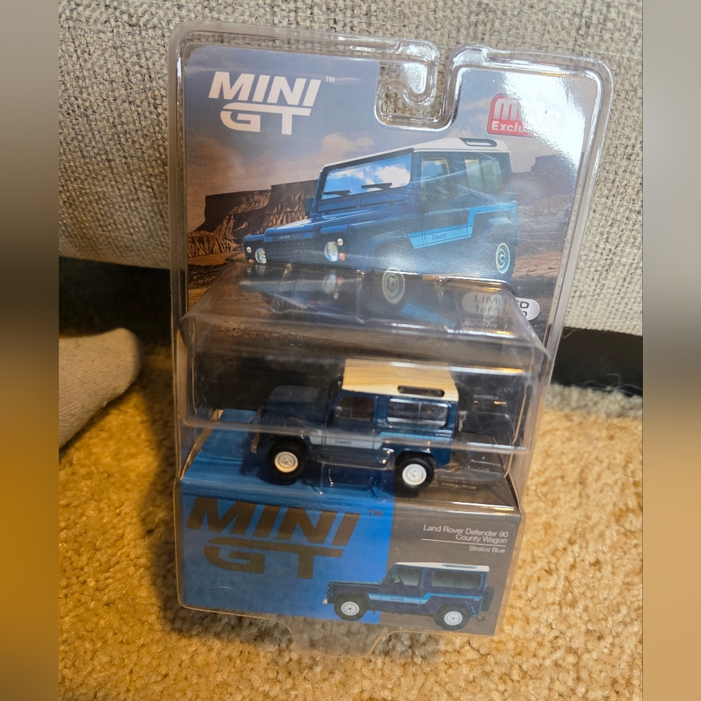 New Mini GT 1:64 Land Rover Defender 90 County Wagon Stratos Blue 353 1 of 1920